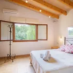 Antonia, Villa